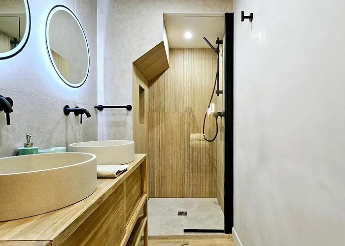 Le Dotec Méditerranéen - Triplex Dans Le Vieil Apartamento