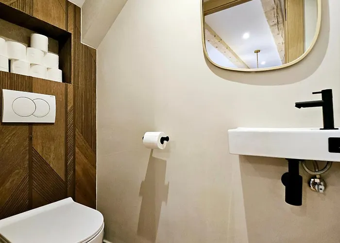 Le Dotec Méditerranéen - Triplex Dans Le Vieil Apartamento Antibes