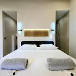 Le Dotec Mediterraneen - Triplex Dans Le Vieil דירה *