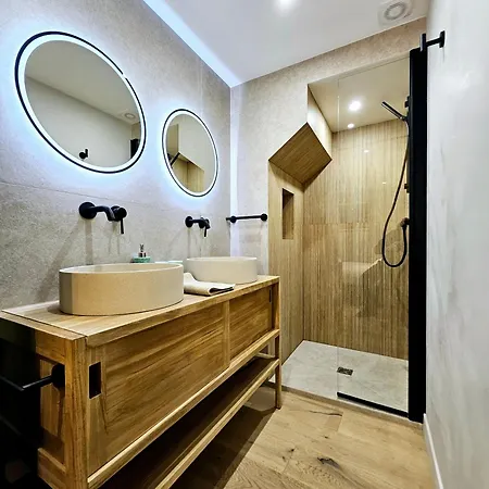 Le Dotec Mediterraneen - Triplex Dans Le Vieil Daire Antibes