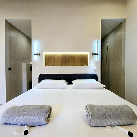 Le Dotec Mediterraneen - Triplex Dans Le Vieil Apartament *