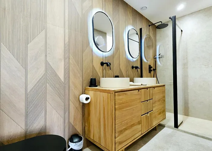 Le Dotec Mediterraneen - Triplex Dans Le Vieil Apartment Antibes